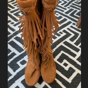 Minnetonka Moccasin | Women's 5-Layer Fringe Boot